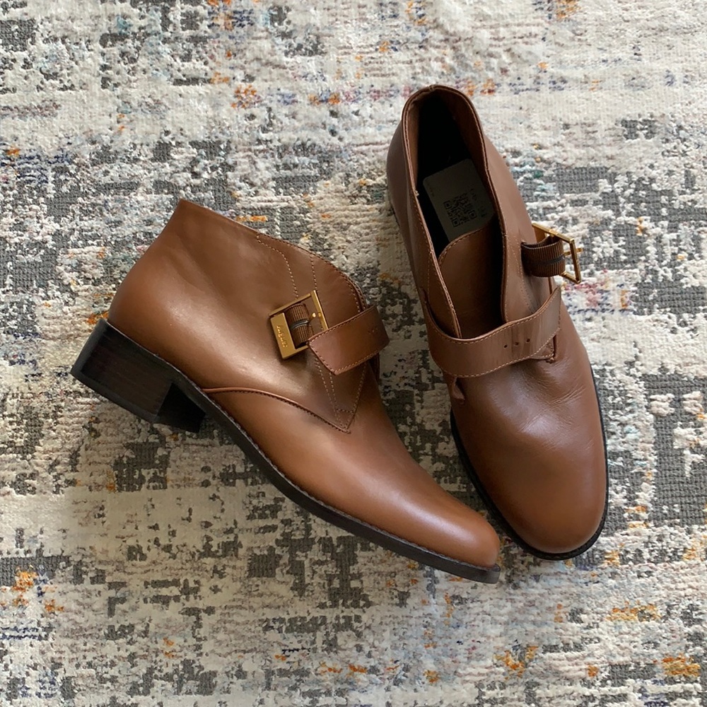 Etienne aigner ankle boots